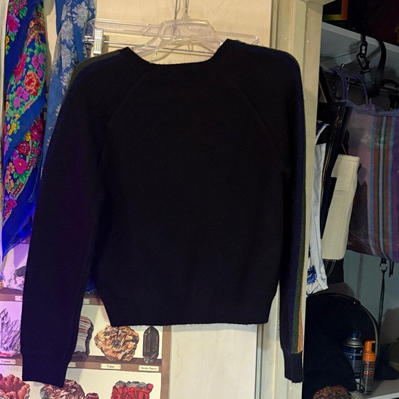 THML Sweater - Picture 2 of 5